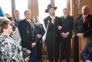 Remise de l'ONM a Moche Lewin, Rabbin du Raincy 